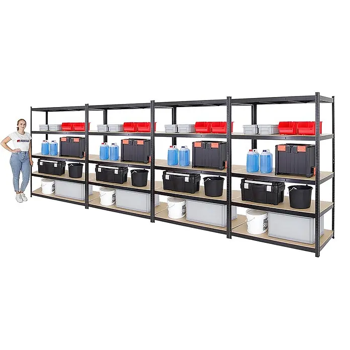 Mega Deal | 4x Schwerlastregal TAURUS | HxBxT 180x120x60cm | Fachlast 175kg | Schwarz -  - Hohes schwarzes Metallregal mit Holzbrettern, gefüllt mit Behältern. Eine Person steht daneben zur Größenangabe.