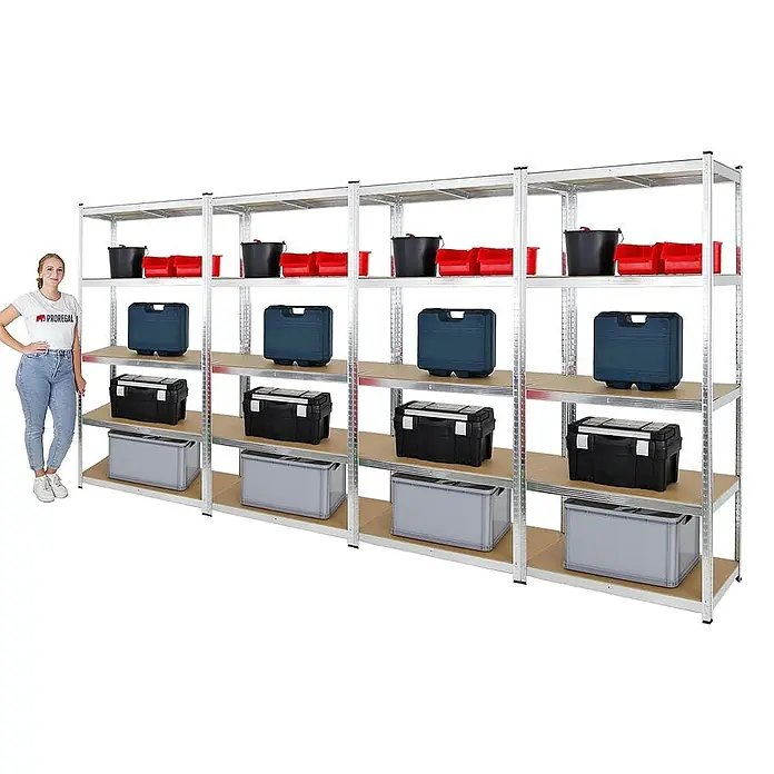 Mega Deal | 4x Schwerlastregal Giant Ragnar | HxBxT 200x100x50cm | 5 MDF-Platten-Ebenen | Fachlast 175kg | Verzinkt -  - Vier große verzinkte Schwerlastregale mit Holzplatten, gefüllt mit Werkzeugkisten und Behältern. Eine Person steht zum Größenvergleich daneben.