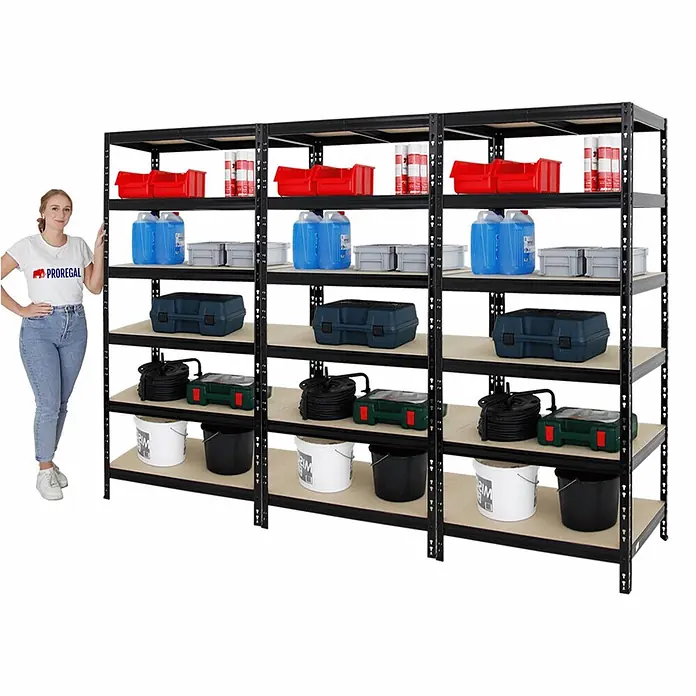 Mega Deal | 3x Schwerlastregal Giant Tiger | HxBxT 200x90x60 cm |  Fachlast 265kg | 6-Ebenen | Schwarz -  - Großes schwarzes Metallregal mit Holzbrettern, gefüllt mit Lagerartikeln. Eine Frau steht daneben zur Größenreferenz.