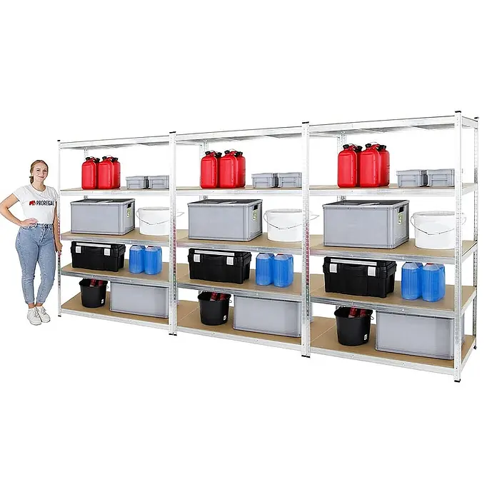 Set Deal 3x Schwerlastregal Ragnar 180x120x60cm 5 MDF-Böden 175kg Verzinkt -  - Großes verzinktes Metallregal mit Holzböden, gefüllt mit verschiedenen Lagerartikeln. Eine Frau steht daneben zur Größenreferenz.