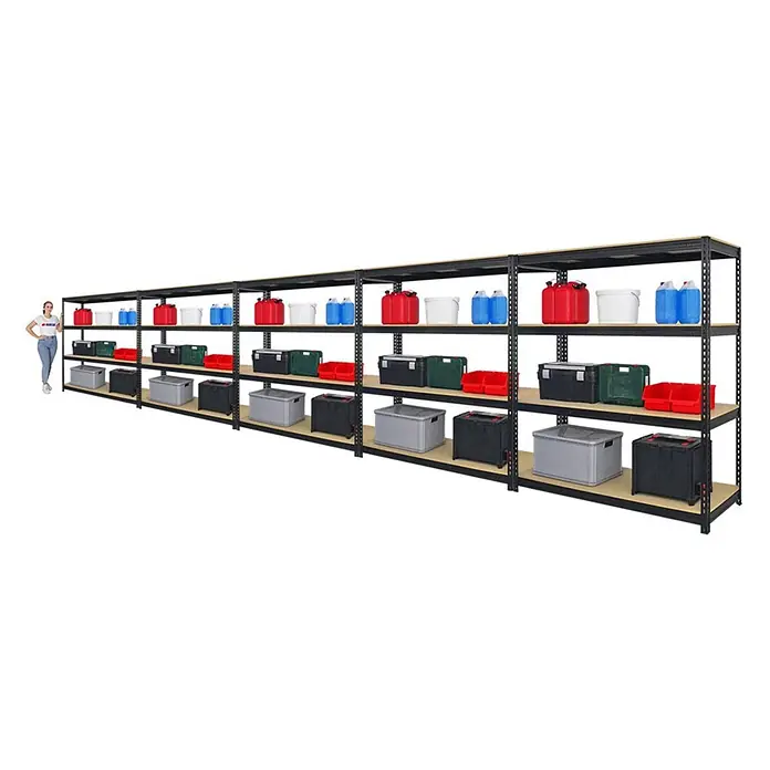 Mega Deal | 5x Profi Schwerlastregal BISON | HxBxT 200x180x60cm | 4 Fachböden | Fachlast 600kg | Schwarz -  - Lange schwarze Metallregale mit hellen Holzablagen, gefüllt mit bunten Lagerbehältern, mit einer Frau zur Größenangabe.