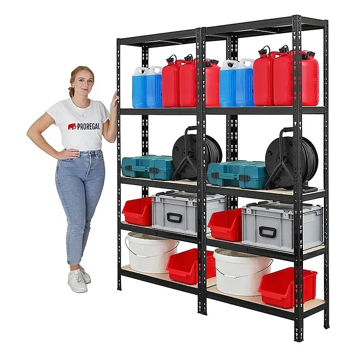 Mega Deal | 2x Schwerlastregal APOLLO | HxBxT 180x75x30 cm | Fachlast 175kg | Schwarz -  - Schwarzes Metallregal mit Holzböden, gefüllt mit Lagerartikeln. Eine Frau steht daneben zur Größenreferenz.