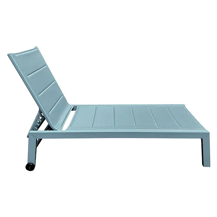 Happy Garden Gartenliege BARBADOS - Hellblau, Kunststoff, Rückenlehne verstellbar - Verstellbare hellblaue Chaiselongue mit Metallrahmen und Textilbespannung, hinten mit Rollen.