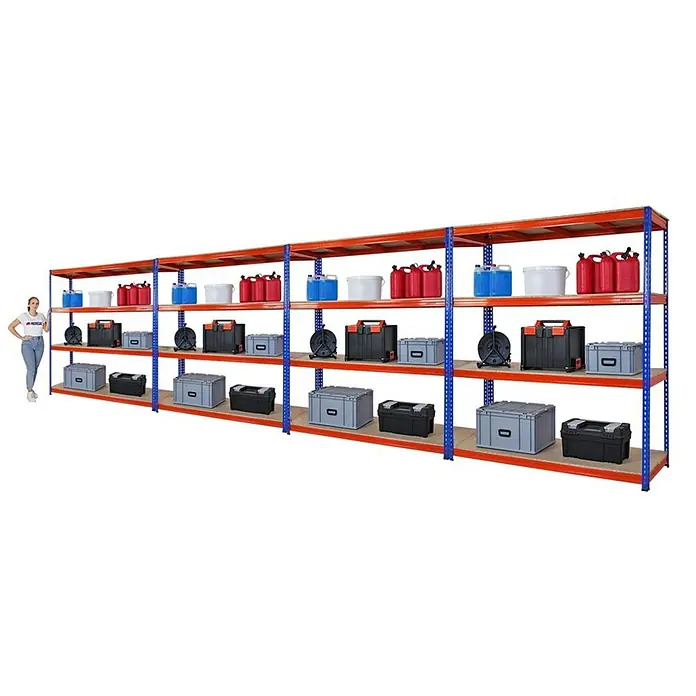 Mega Deal | 4x Profi Schwerlastregal BISON | HxBxT 200x180x60cm | 4 Fachböden | Fachlast 600kg | Blau-Orange -  - Lange rot-blaue Industrieregale, gefüllt mit verschiedenen Lagerbehältern, mit einer Person als Größenvergleich.