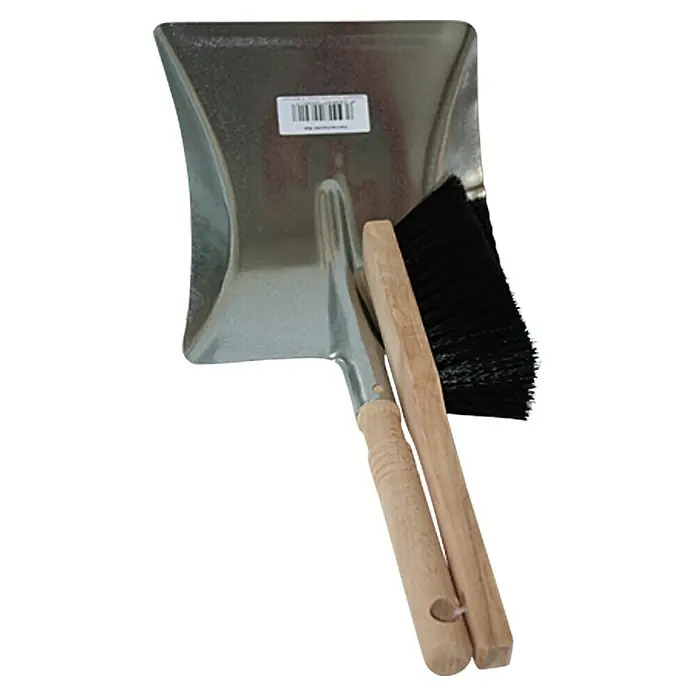 Kehrschaufel-Set - Silber, Verzinkt - Dieses Bild zeigt eine Kehrschaufel aus Metall mit dazugehörigem Handfeger mit Holzgriff, ein praktisches Set für die Reinigung im Haushalt.