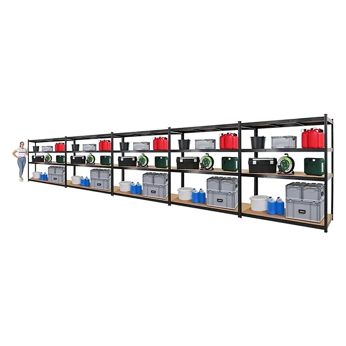 Mega Deal | 5x Schwerlastregal TAURUS XL mit TÜV/GS Zertifizierung | HxBxT 180x160x60cm | Fachlast 250kg | Schwarz -  - Langes schwarzes Metallregal mit Holzböden, gefüllt mit verschiedenen Lagerartikeln. Eine Person steht am Ende als Größenvergleich.