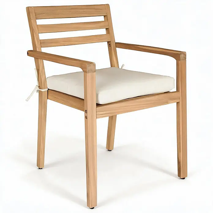Set aus Gartentisch und -stühlen für 4 Personen aus Akazienholz und Keramik FARO -  - Hellbrauner Holz-Esszimmerstuhl mit Armlehnen und abnehmbarem weißem Sitzkissen.