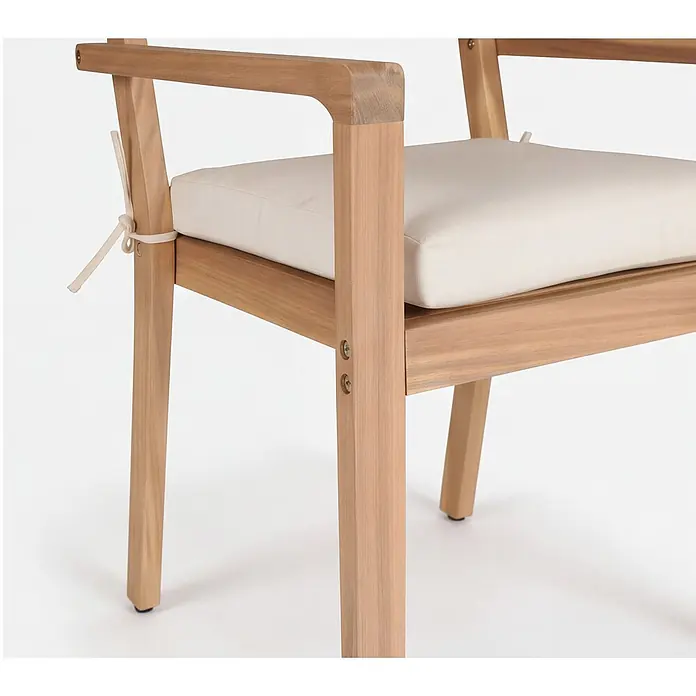 Set aus Gartentisch und -stühlen für 4 Personen aus Akazienholz und Keramik FARO -  - Heller Holzstuhl mit cremefarbenem Kissen, am hinteren Bein befestigt.