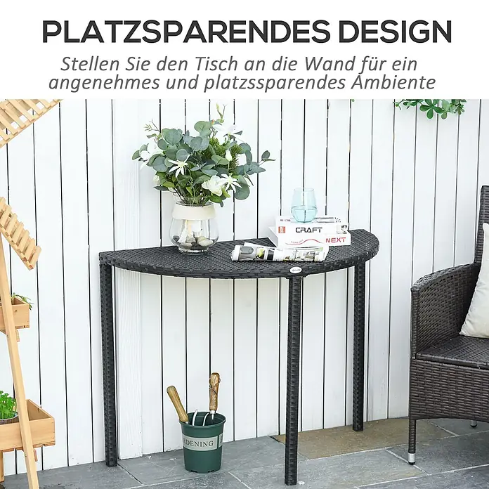 Outsunny Rattan Beistelltisch Schwarz L100 x B50 x H74 cm -  - Schwarzer halbrunder Rattantisch für platzsparende Wandplatzierung, mit Deko auf einer Terrasse.