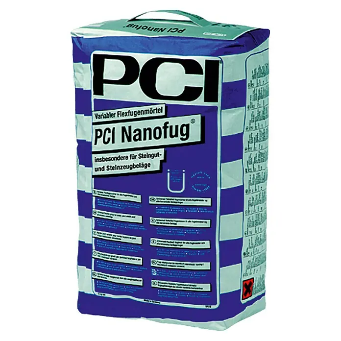 PCI Fugenmörtel NanofugHellgrau, 15 kg - Ein Sack PCI Nanofug variabler Flexfugenmörtel, ideal für Steingut- und Steinzeugbeläge, mit blauen und weißen Streifen und dem PCI Logo.