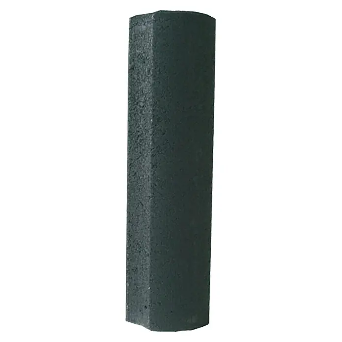 EHL Verbundpalisade - Ø x H: 10 x 40 cm, Anthrazit, Beton - Nahaufnahme eines dunkelgrauen Betonpfostens mit abgeschrägten Kanten, ideal für Garten- oder Landschaftsbauprojekte.