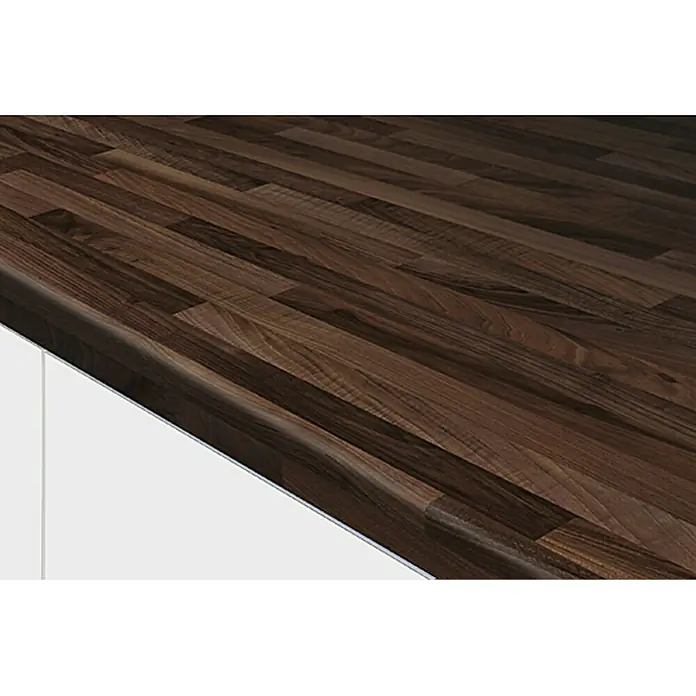 Resopal Basic Küchenarbeitsplatte nach Maß - Block Board Nero, Stärke: 3,8 cm, Breite: 60 cm - Detailaufnahme einer dunklen Holzarbeitsplatte auf einem weißen Unterschrank. Das robuste Material und die Verarbeitung sind gut sichtbar.