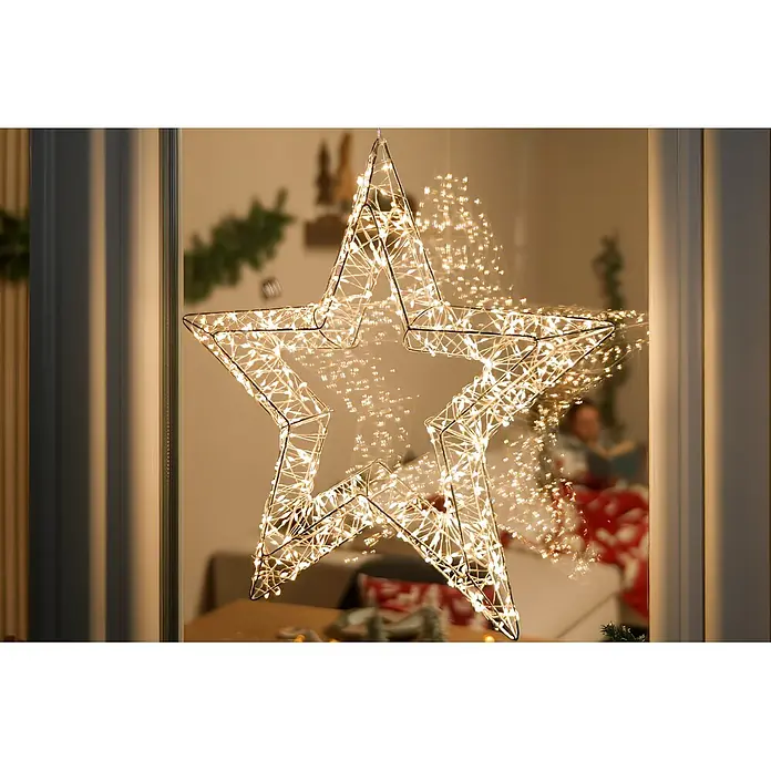 LED-Stern hängend - 45 cm, Silber, Lichtfarbe: Warmweiß, IP44, Netzbetrieben - Sternförmige Lichterdekoration mit warmweißen LEDs an Drahtrahmen, im Fenster hängend und das Interieur reflektierend.
