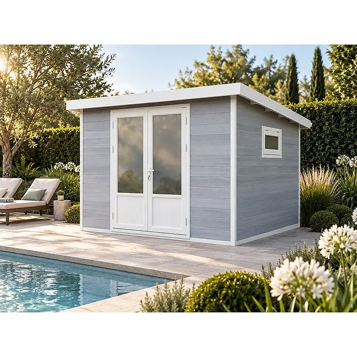 WPC Gartenhaus Modell Ligno White 8,4 m², Struktur-Sicherheitsglas -  - Moderner grauer Geräteschuppen aus Verbundmaterial mit weißen Türen und Fenster, am Pool in einem sonnigen Garten.