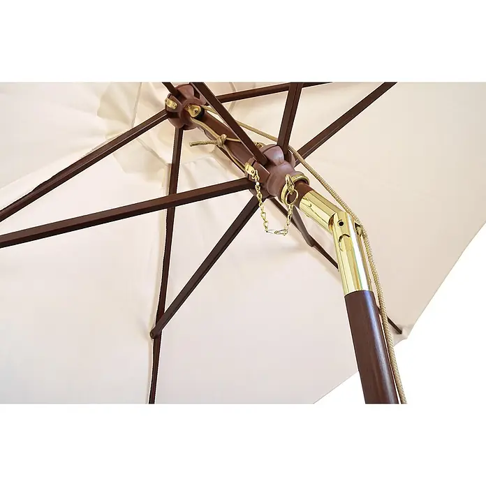 Kai Wiechmann Marktschirm Balkonschirm 240 cm Weiß kippbar - Weiß|Altweiß|Ecru|Natur|Beige|Creme - Innenansicht eines Sonnenschirms mit dunkelbraunen Holzspeichen und goldfarbenem Messingmechanismus auf cremefarbenem Stoff.
