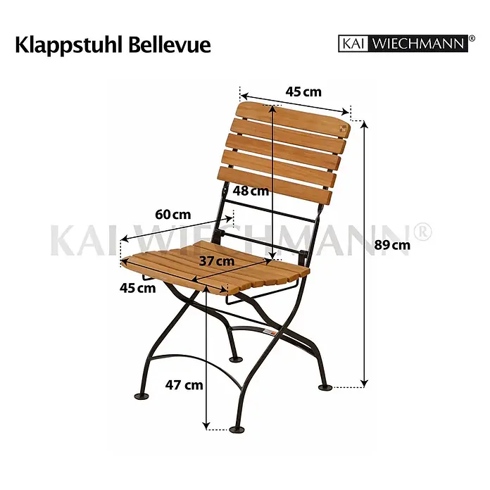 Kai Wiechmann Gartenstuhl - Teakholz, Klappbar, Naturbelassen - Brauner Klappstuhl aus Holzlatten mit dunklem Metallgestell, Maße sind angezeigt.