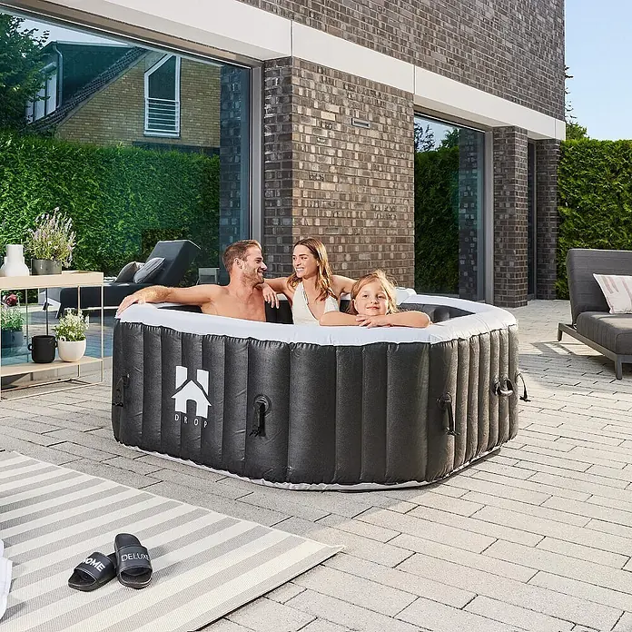 Home Deluxe Außen-Whirlpool DROP inkl. Kissen, Getränkehalter und Sonnendach - Schwarz, Max. Personenzahl: 6 Stk.