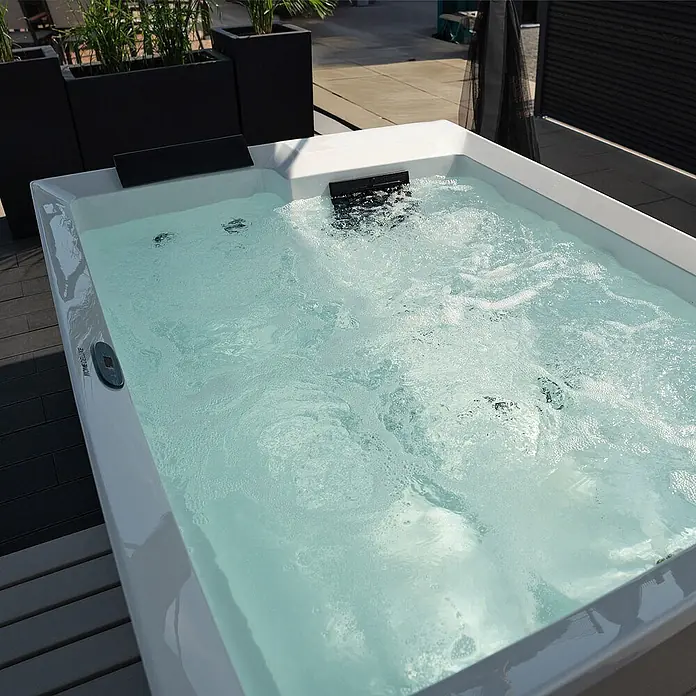 HOME DELUXE Outdoor Whirlpool NIMBUS DELUXE - mit Treppe und Thermoabdeckung - 