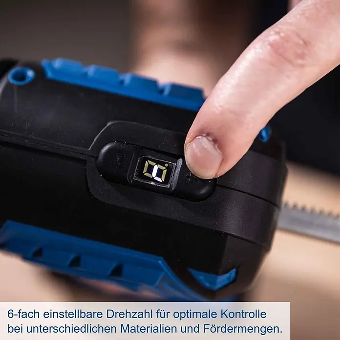 Scheppach IXES 20V Akku-Kartuschenpresse C-SEG310-X - 20 V, Ohne Akku - Finger stellt die digitale Drehzahl an einem schwarz-blauen Elektrowerkzeug ein, Anzeige zeigt '8'.