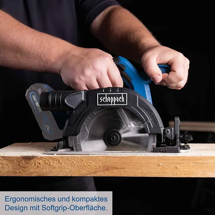 Scheppach IXES 20V Akku-Handkreissäge BC-HCS165-X - 20 V, Durchmesser Sägeblatt: 165 mm - Blaue und schwarze Akku-Handkreissäge schneidet aktiv ein Holzbrett.