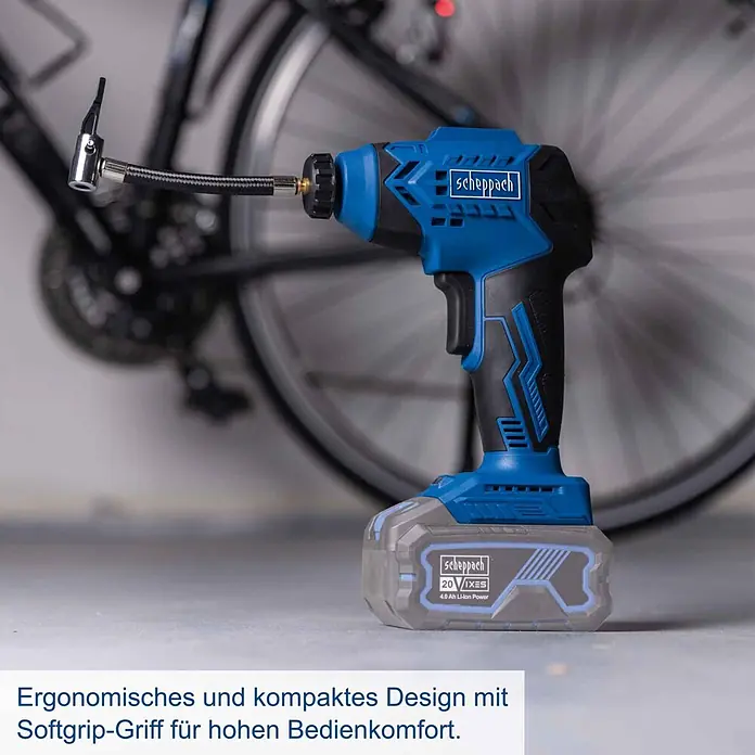 Scheppach IXES 20V Akku-Luftpumpe C-AC20-X - Max. Druck: 7 bar - Blauer und schwarzer Akku-Luftkompressor/-Pumpe mit Batteriepack, nah an einem Fahrradrad, zur Reifenbefüllung.