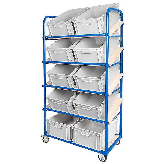 BRB Schrägboden-Regalwagen mit 5 Ebenen, bestückt mit 10 Euroboxen 600x400x220 mm grau -  - Blauer mobiler Regalwagen mit fünf Ebenen Holzregalen, jede mit zwei grauen, gekippten Kunststoffbehältern.