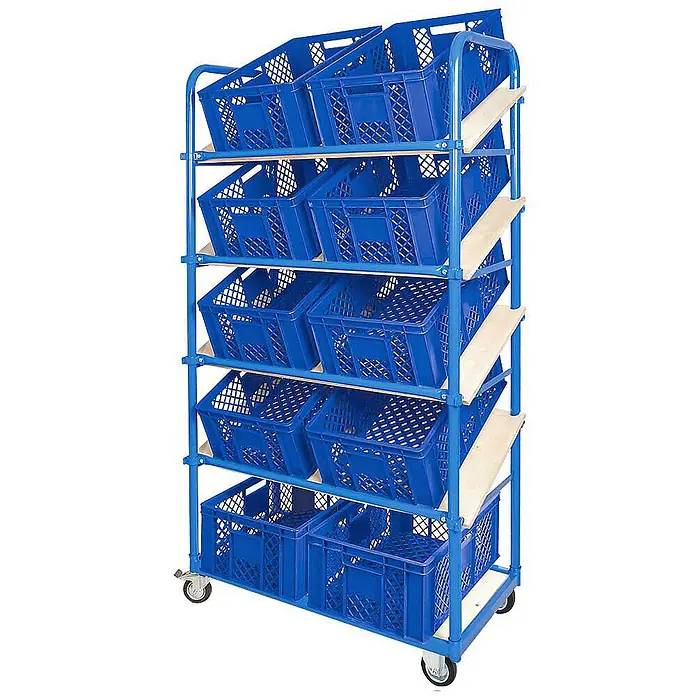 BRB Schrägboden-Regalwagen mit 5 Ebenen, bestückt mit 10 Euroboxen durchbrochen 600x400x240 mm blau -  - Blauer Rollwagen aus Metall mit fünf schrägen Holzregalen und zehn blauen Kunststoffkisten.
