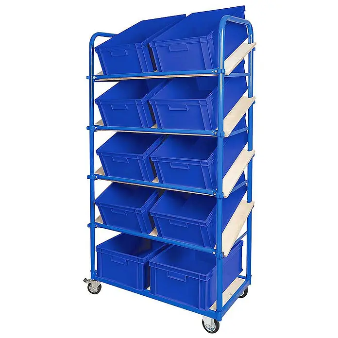 BRB Schrägboden-Regalwagen mit 5 Ebenen, bestückt mit 10 Euroboxen 600x400x220 mm blau -  - Blaues mobiles Metallregal mit schrägen Holzablagen und blauen Kunststoffbehältern auf Rollen.