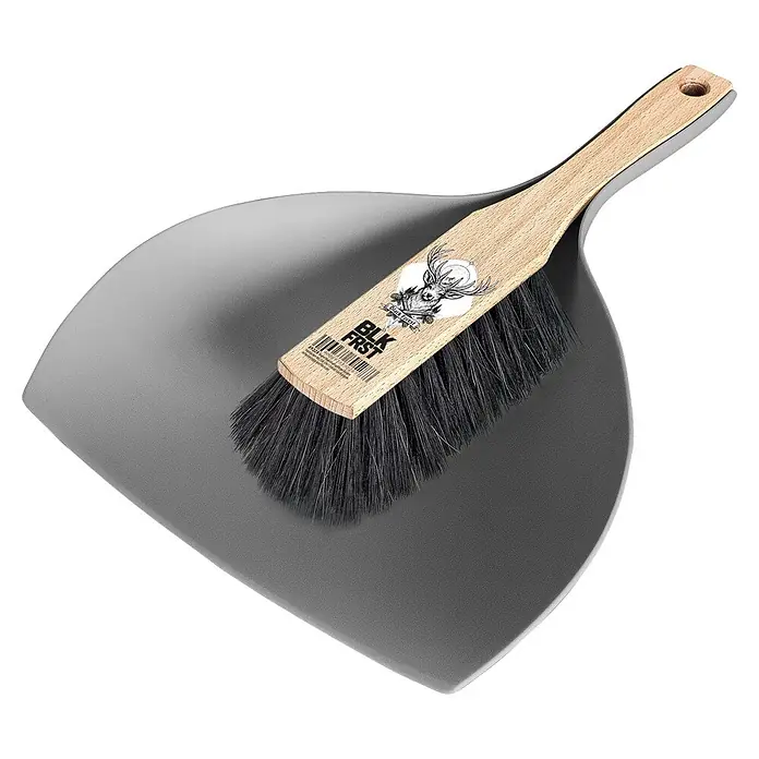 Peggy Perfect Kehr-Set BLK FRST - Material: Holz/Kunststoff, Material Borsten: Naturfaser - Graue Kehrschaufel und Besen-Set mit Holzgriff und schwarzen Borsten.