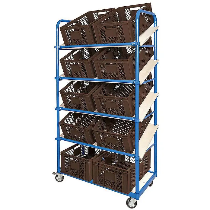 BRB Schrägboden-Regalwagen mit 5 Ebenen, 4 Lenkrollen, bestückt mit 10 Euroboxen durchbrochen 600x400x240 mm braun -  - Mobiler Lagerwagen mit blauem Rahmen, fünf geneigten Regalböden und zehn braunen Kunststoffkisten auf Rollen für einfachen Zugriff.