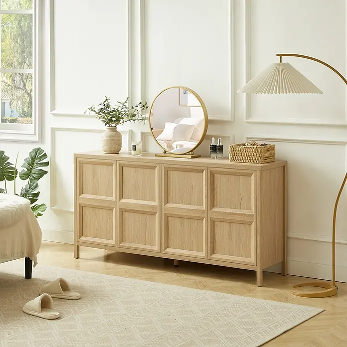 SONNENH Anrichte mit Drucköffnung, Helle Eichenoptik -  - Heller Holzschrank mit vier Kassettentüren und natürlicher Maserung.