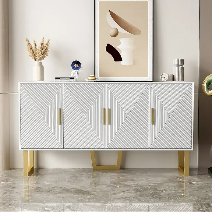 SONNENH Anrichte mit 4 Hochglanztüren und Goldakzenten, Weiß -  - Weißes Sideboard mit strukturierten, geometrischen Türen, goldenen Griffen und goldenen Beinen.