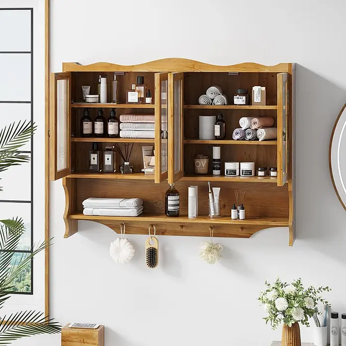 SONNENH Wand-Mehrzweckschrank mit 4 Glastüren, Natur -  - Wandhängender Holzschrank mit Regalböden, Glastüren und Haken, zeigt Toilettenartikel und Handtücher.