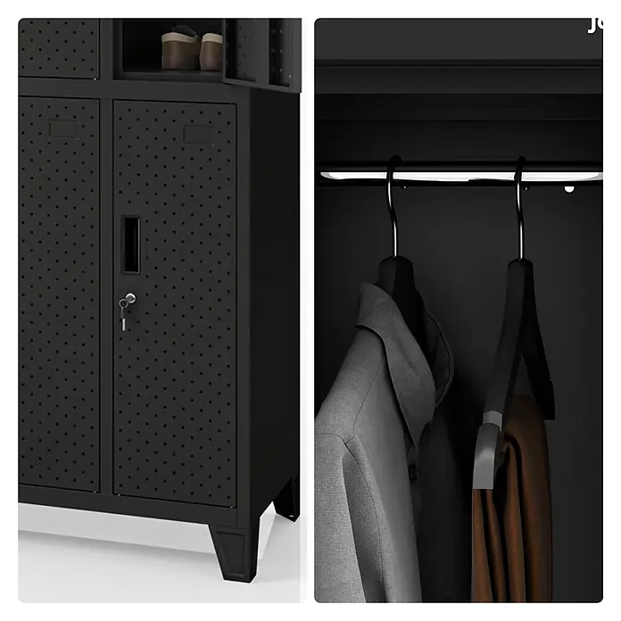 Jan Nowak Spind - H x B x T: 172 x 136 x 45 cm, Schwarz - Schwarzer perforierter Metallschrank mit Schlüssel und Kleidung in dunklem Schrank.