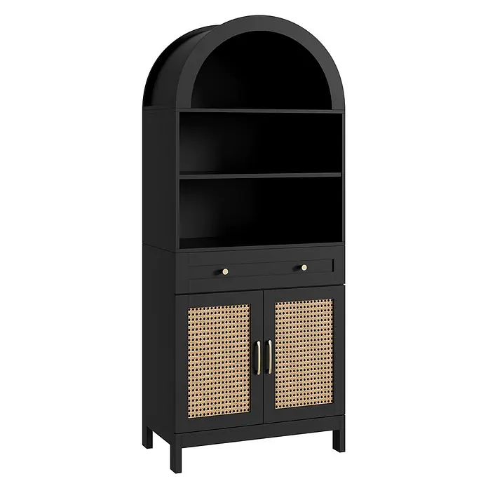 SONNENH Mehrzweckschrank mit Rundbogen und Rattantüren, Schwarz -  - Schwarzer Stauraumschrank mit gewölbter Oberseite, offenen Regalen, einer Schublade mit Goldknäufen und unteren Rohrstuhltüren mit Goldgriffen.