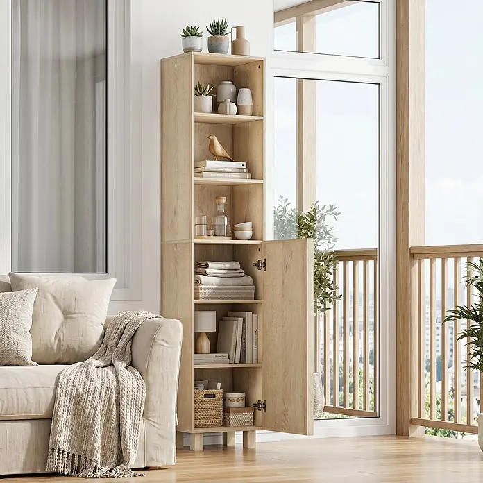 SONNENH Hochschrank mit offenen Fächern, Eichenoptik -  - Hellholzfarbener, hoher, schmaler Schrank mit offenen Fächern und einem Unterschrank, zur Aufbewahrung und Dekoration im Wohnzimmer.
