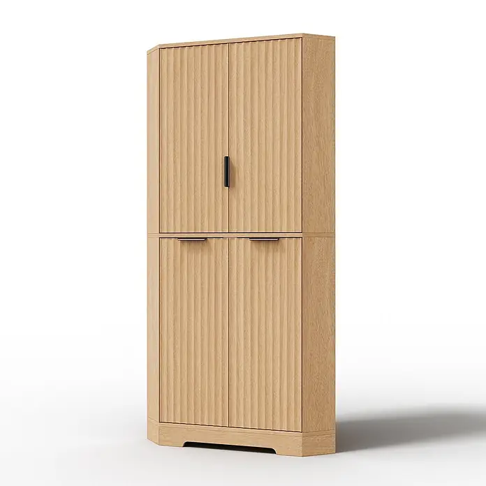 SONNENH Eck-Hochschrank mit geriffelten Türen, Natur -  - Hoher Holzschrank aus hellem Holz mit geriffelten Türen und schwarzen Griffen, in zwei Sektionen.
