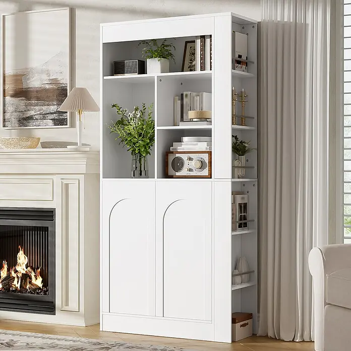 SONNENH Hochschrank mit 2 Türen und Seitenregal, Weiß -  - Weißes, multifunktionales Aufbewahrungsschrank und Bücherregal mit offenen Fächern und zwei unteren Türen im Wohnzimmer.