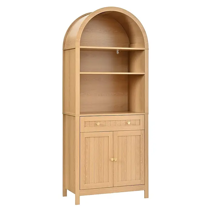 SONNENH Holz-Mehrzweckschrank mit Bogenaufsatz und Türregalen, Natur -  - Helles Eichenholzschrank mit gewölbter Oberseite, offenen Regalen, einer Schublade und zwei Unterschränken mit Messingknöpfen.