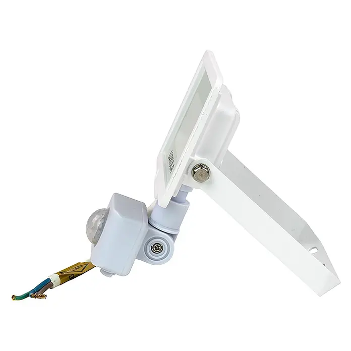 Luxula LED-Sensor-Strahler Bewegungsmelder 10W 1000lm Fluter 4000K -  - Weißer LED-Flutlichtstrahler mit integriertem Bewegungsmelder und freiliegenden Kabeln, aufgestellt auf seinem Ständer.