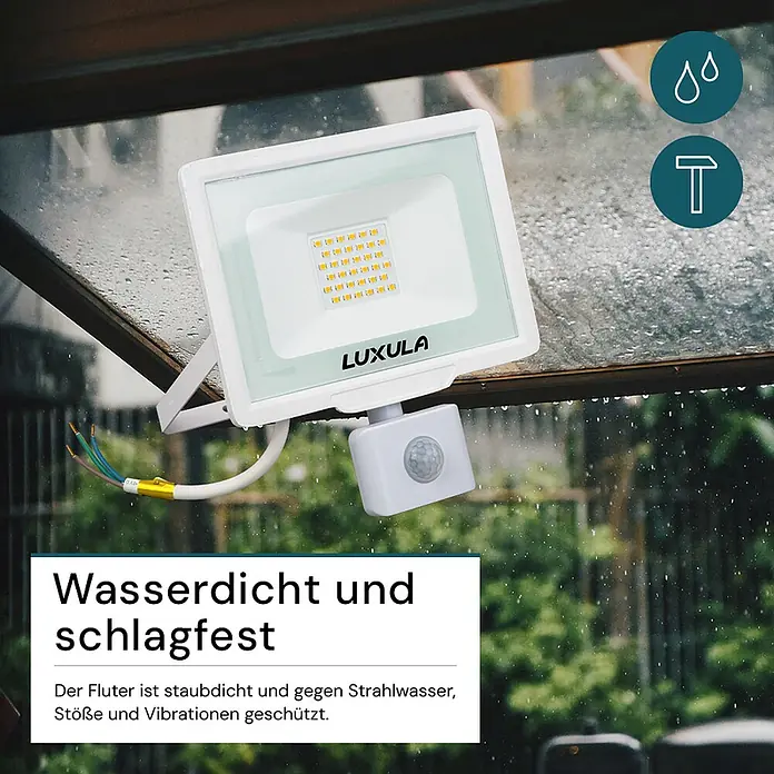 Luxula LED-Sensor-Strahler Bewegungsmelder 30W 3000lm Fluter 4000K -  - Weißer LED-Fluter mit Bewegungssensor, nass vom Regen, betont seine wasserdichten und schlagfesten Eigenschaften.