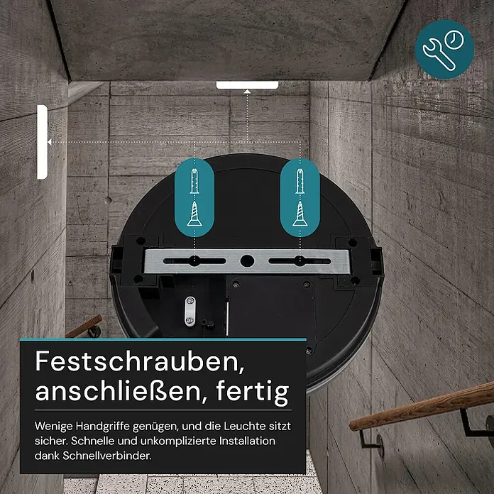 Luxula LED-Deckenleuchte rund - 30 W, Schwarz, Mehrfarbig - Schwarze runde Leuchte mit Montagehalterung, bei der Installation an einer Betonwand gezeigt.