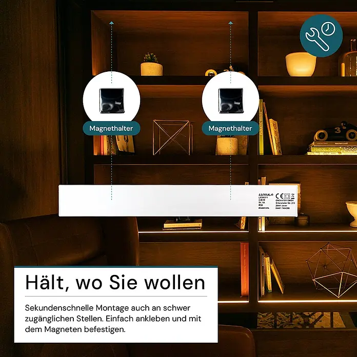 Luxula LED-Unterbauleuchte - Lichtfarbe: Mehrfarbig, 3 W - Weiße LED-Lichtleiste mit Magnethaltern an dunklem Holzregal befestigt.