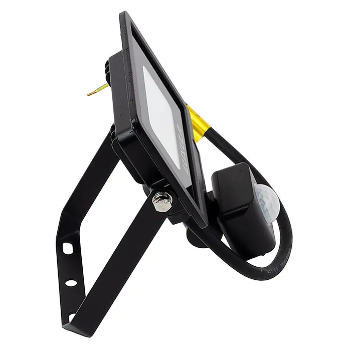 Luxula LED-Strahler Fluter Bewegungsmelder 10W 3000K Warmweiß 1000lm -  - Schwarzer LED-Flutlichtstrahler mit integriertem Bewegungsmelder, montiert auf einem verstellbaren Metallbügel für den Außenbereich.