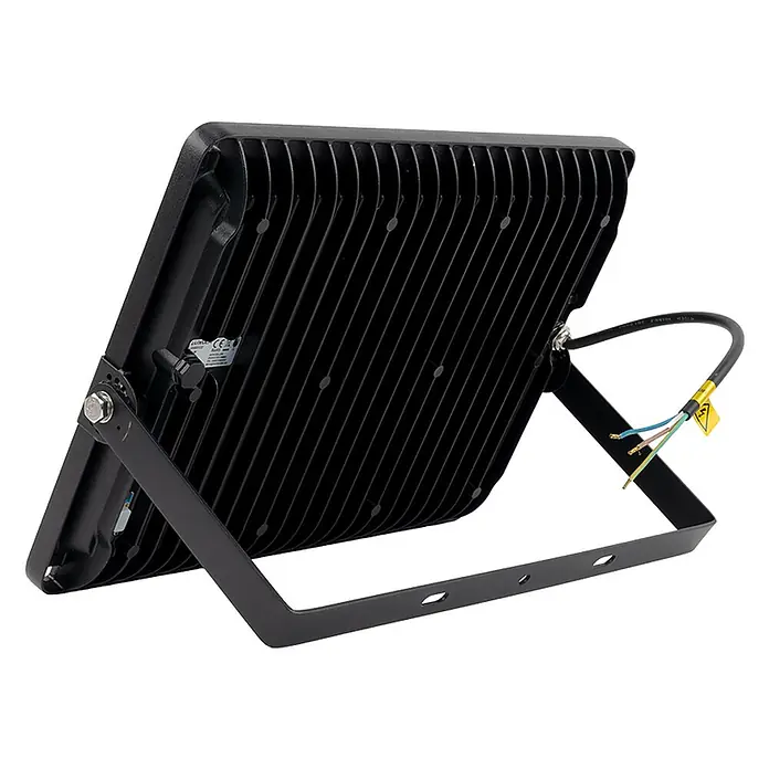 Luxula LED-Strahler - 200 W, 20.000 lm, IP65 - Schwarzer LED-Flutlichtstrahler aus Metall, Rückansicht mit Kühlrippen und Stromkabel.