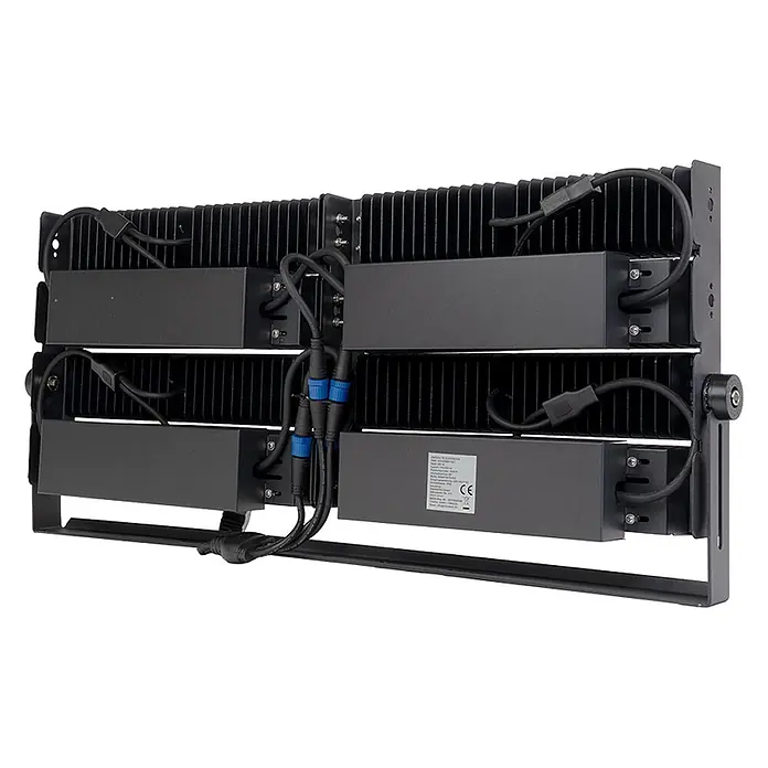 Enovalite LED-Strahler - 800 W, 104.000 lm, IP66 - Rückansicht eines dunkelgrauen Industrie-LED-Flutlichts mit Kühlrippen, Treibern und Verkabelung.