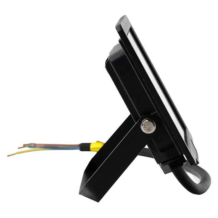 Luxula LED-Strahler - 10 W, IP65 - Seitenansicht eines schwarzen LED-Flutlichts mit verstellbarem Montagebügel und freiliegenden elektrischen Kabeln.
