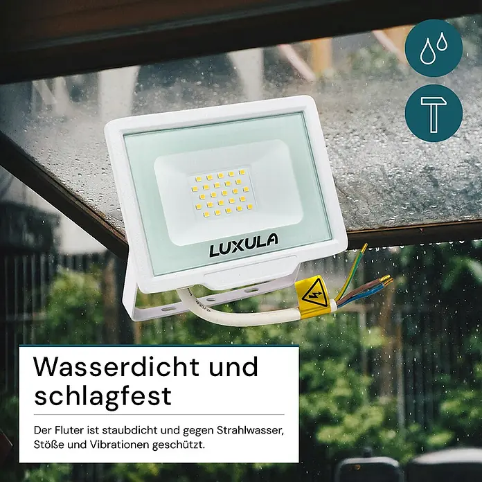 Luxula LED-Strahler - 20 W, 2.000 lm, IP65 - Weißer LED-Fluter im Regen, zeigt sein wasserdichtes und schlagfestes Design.