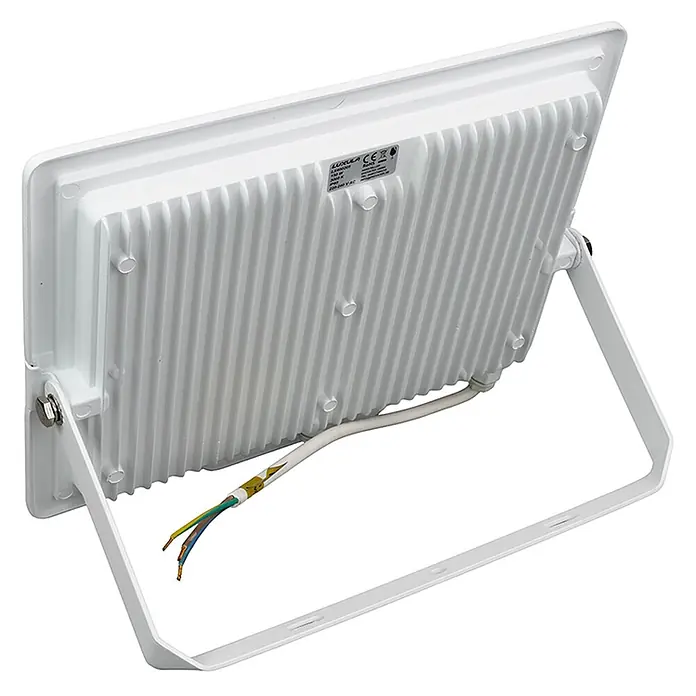 Luxula LED-Strahler - 150 W, 15.000 lm, IP65 - Weißer LED-Fluter aus Metall, Rückansicht mit Kühlrippen, Halterung und Stromkabel.