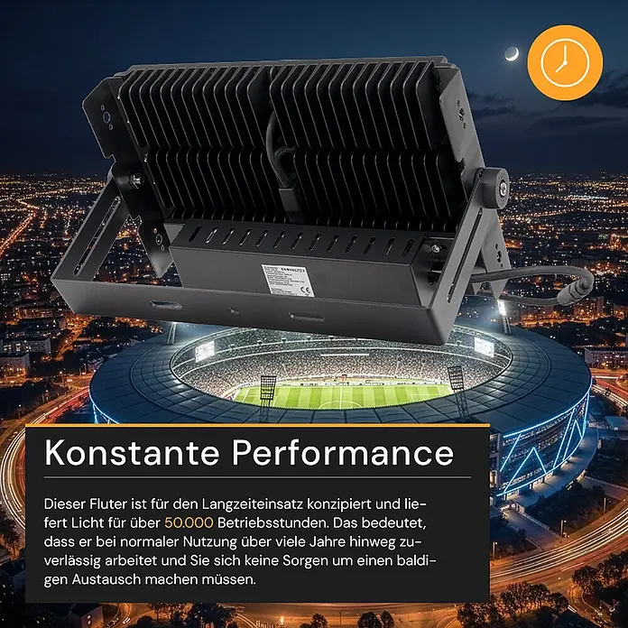 Enovalite LED-Strahler - 300 W, 39.000 lm, IP66 - Schwarzer Fluter mit Kühlrippen, über einem hell erleuchteten Stadion bei Nacht platziert, betont lange Betriebsdauer.